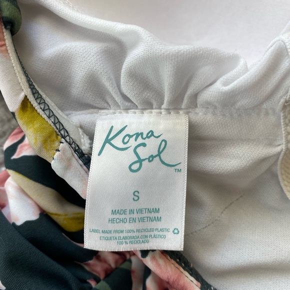 floral patterned one piece swimsuit! - Picture 4 of 5